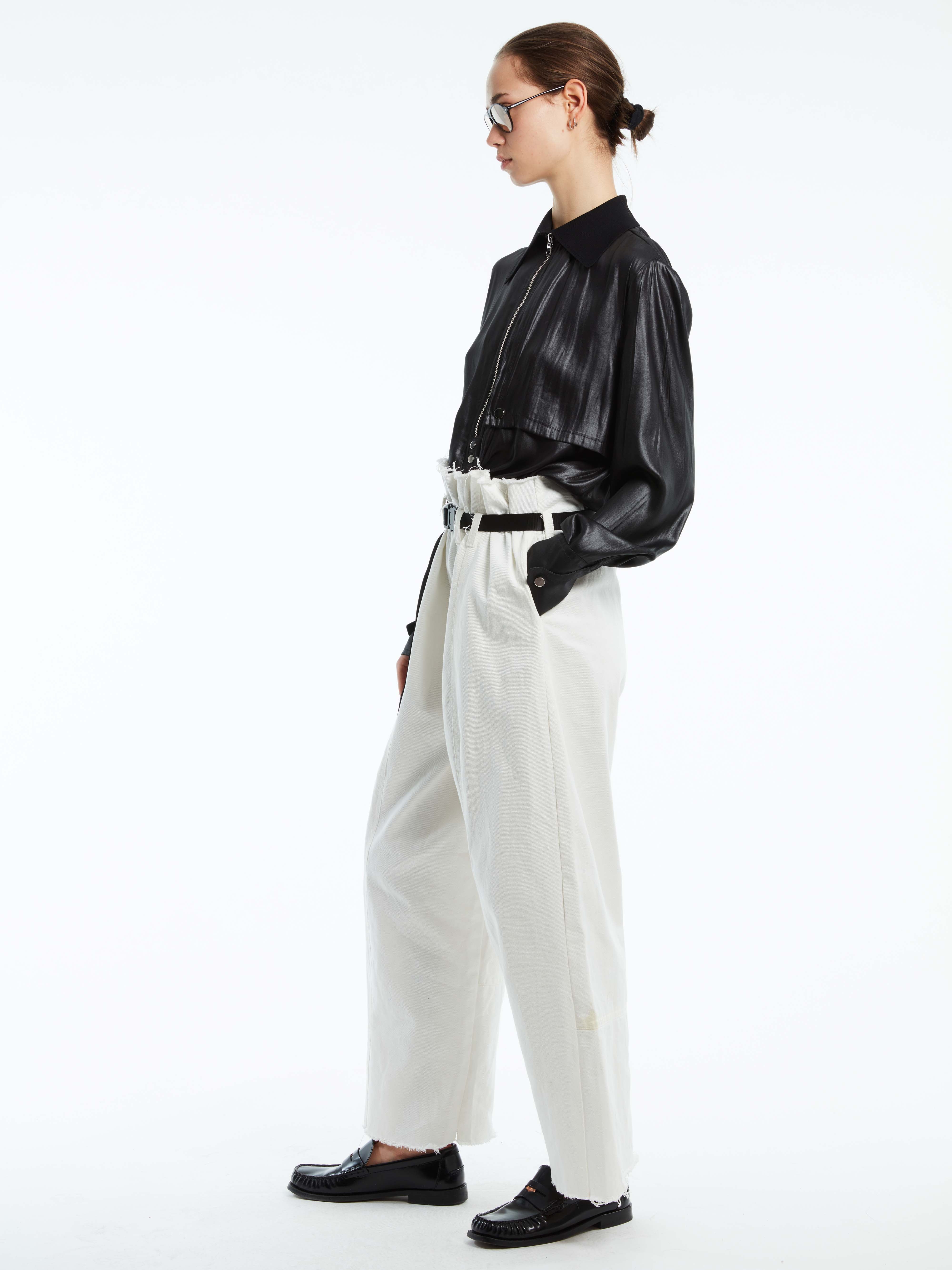 DELPHINE ZIP TOP