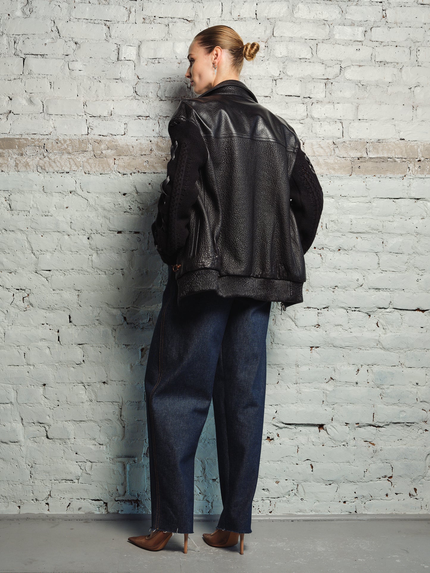 ELONGATED KNIT SLEEVE LEATHER COMBO BOMBER