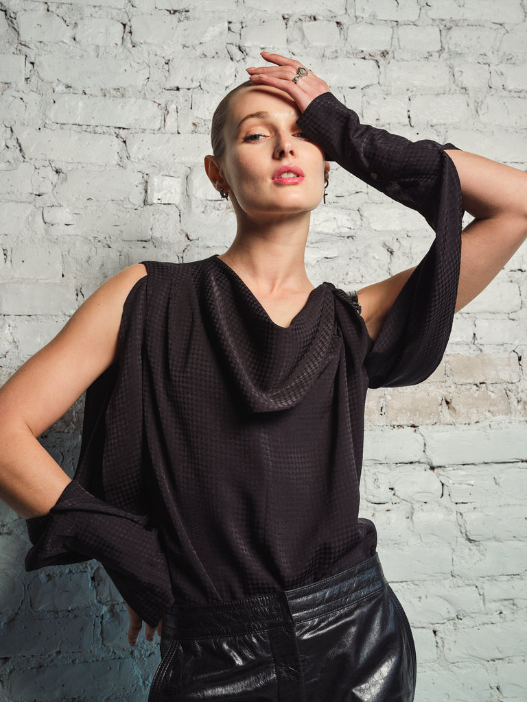 ASYMMETRIC BANDANA TOP