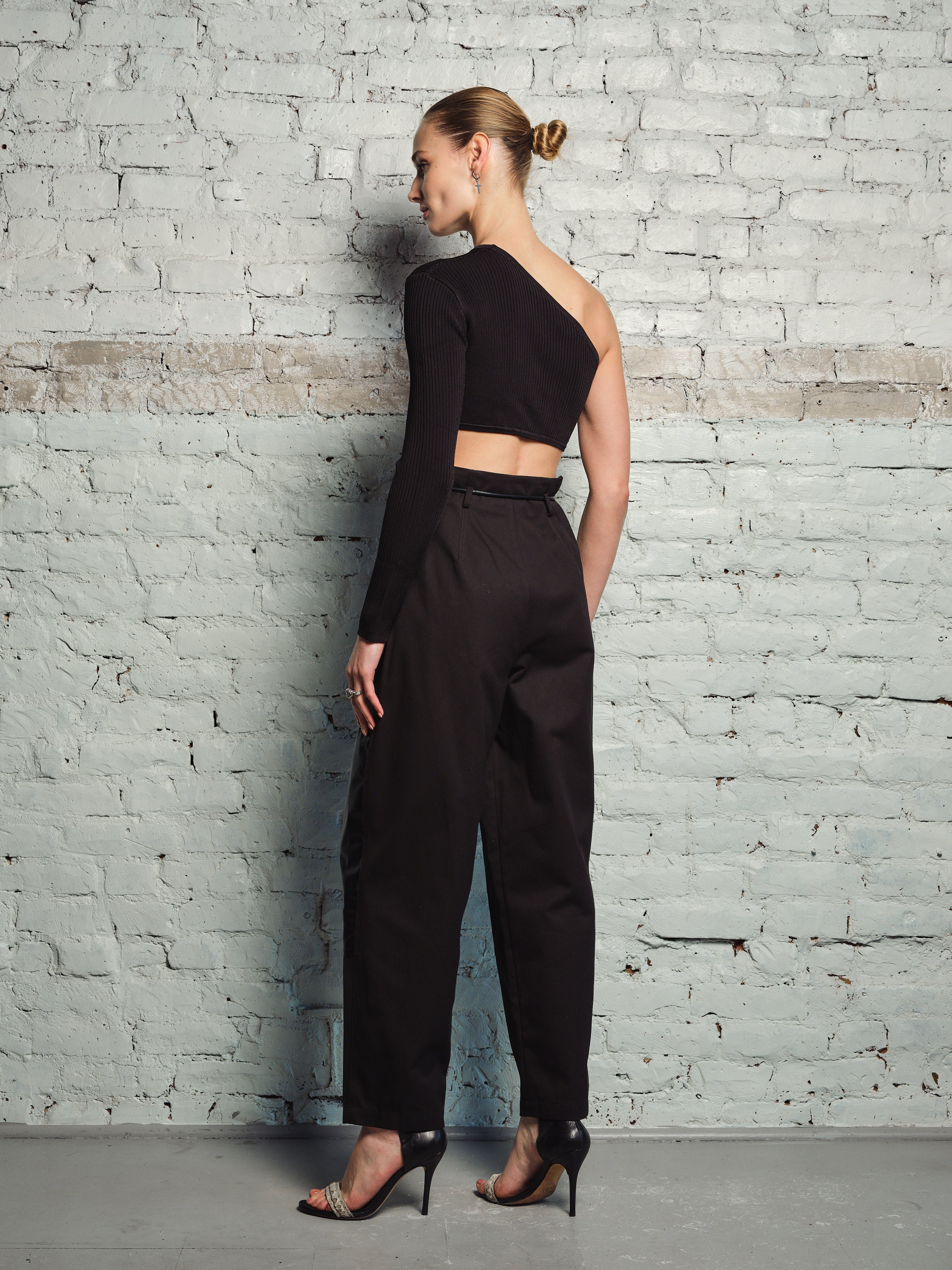 ASYMMETRIC ONE-SLEEVE KNIT TANK TOP