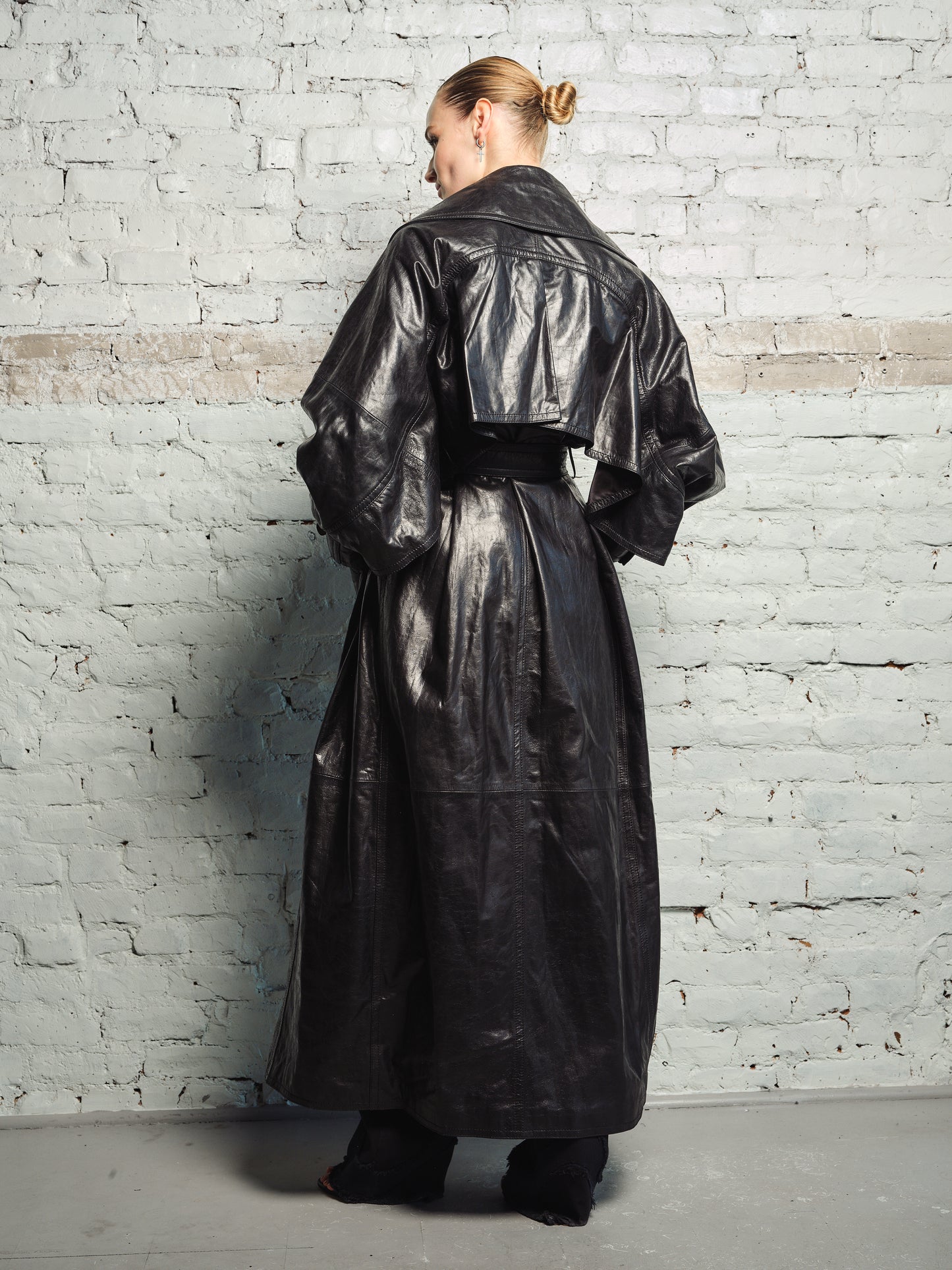 BLACK CAPED LEATHER LONG TRENCH