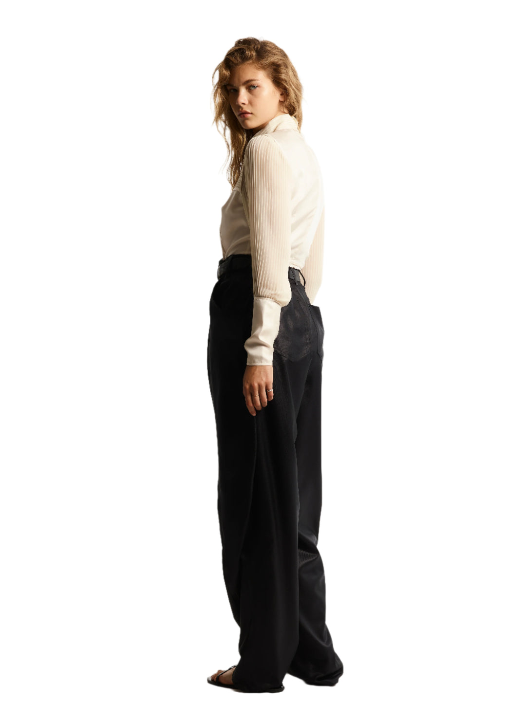 SILK PLEADED BLOUSE. WHITE