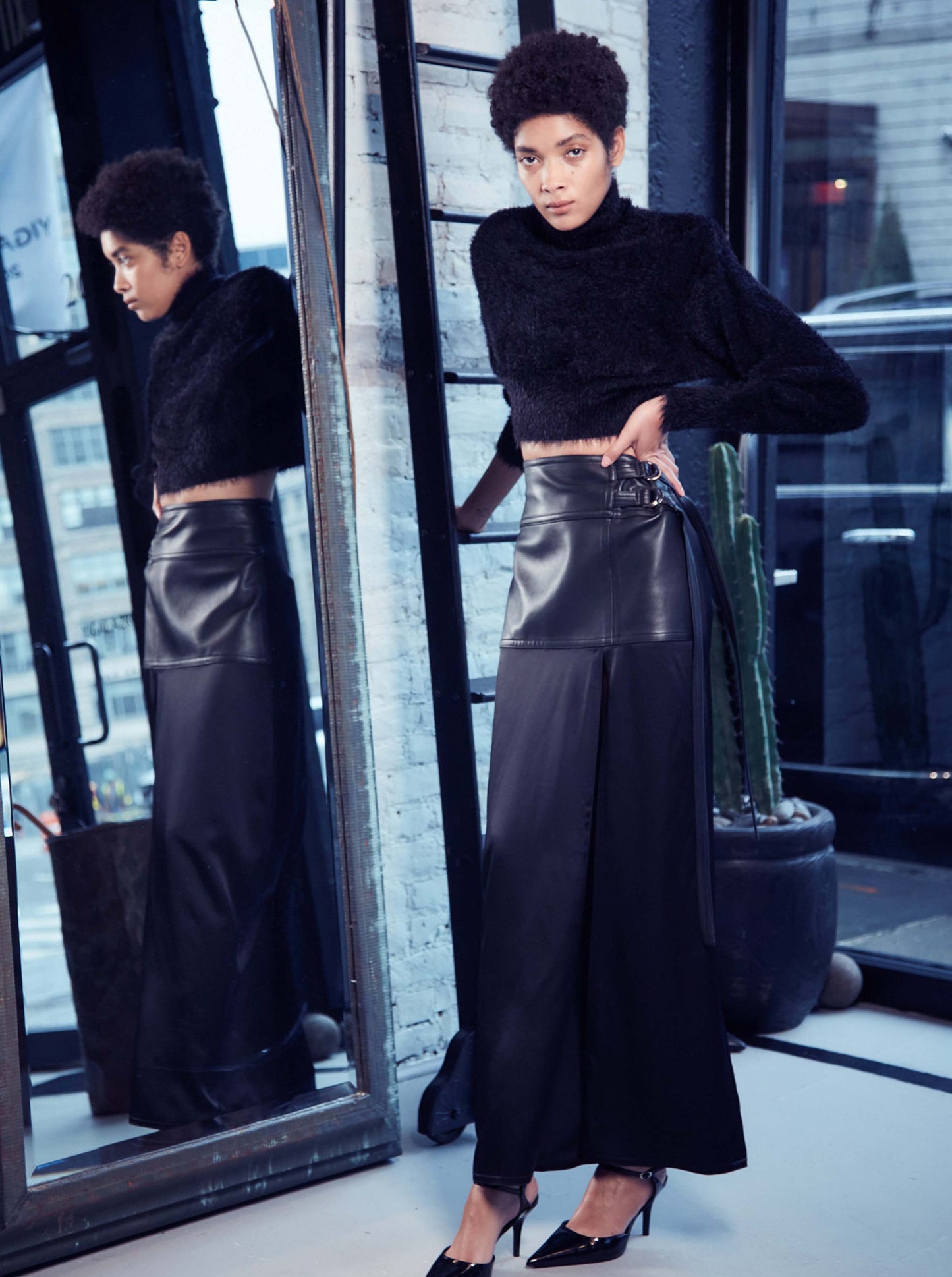 BELTED LEATHER SLIT SKIRT