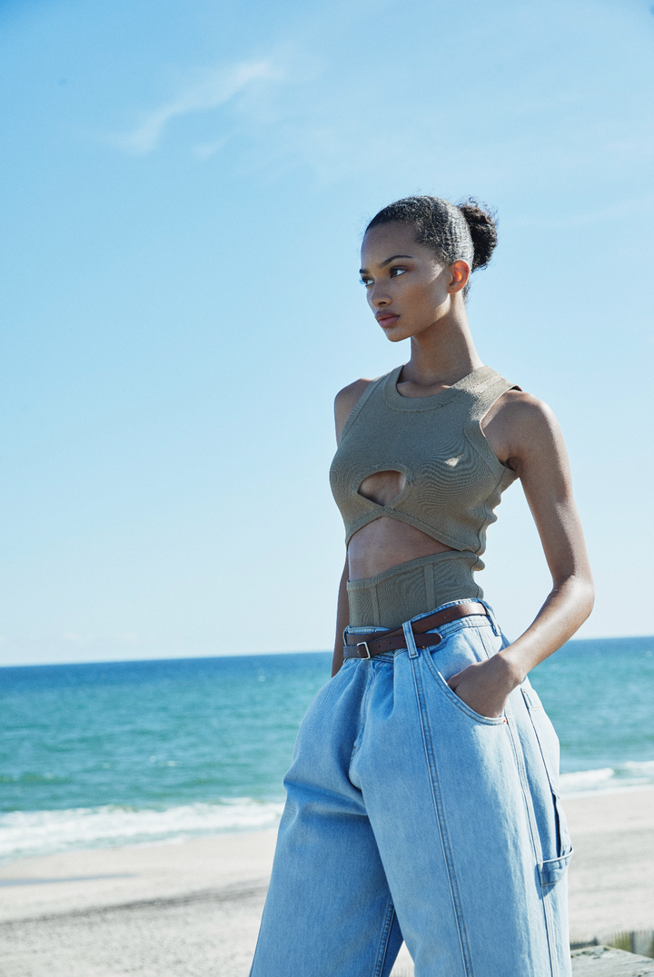 KEYHOLE TOP