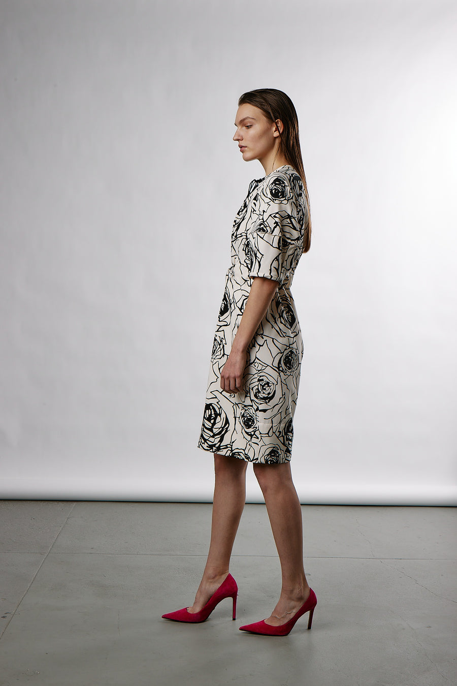 VOLUME SLEEVE WITH WAIST AND CHEST DETAIL