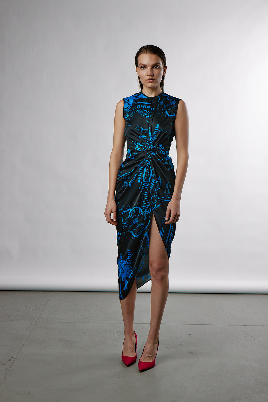 FRONT GATHER SLEEVELESS DRESS